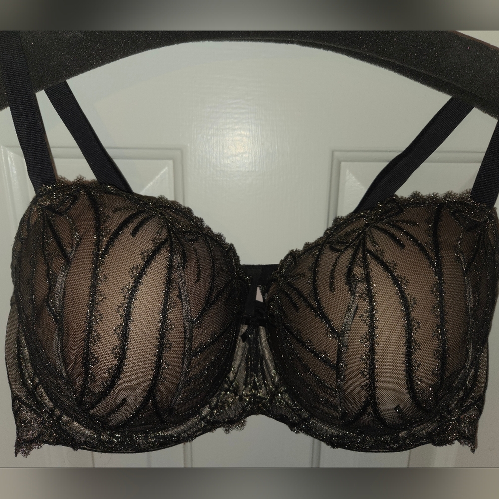 Victoria's Secret Black and Gold Lace Bra - Picture 10 of 16